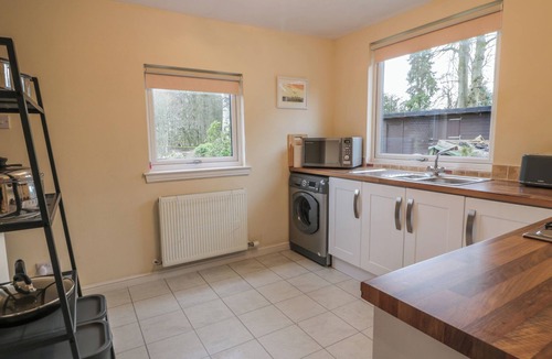 Kinbuck Cottage | THE STUDIO, romantic, with a garden in Dunblane