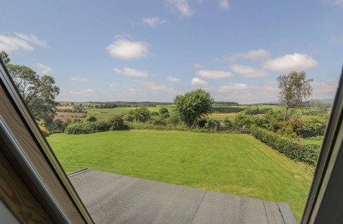 Kinbuck Cottage | THE STUDIO, romantic, with a garden in Dunblane