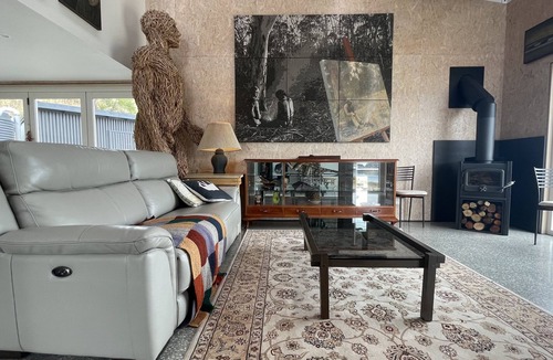 Sorell Council Apartment | The Studio - Seclusion by the water with your own private beach.