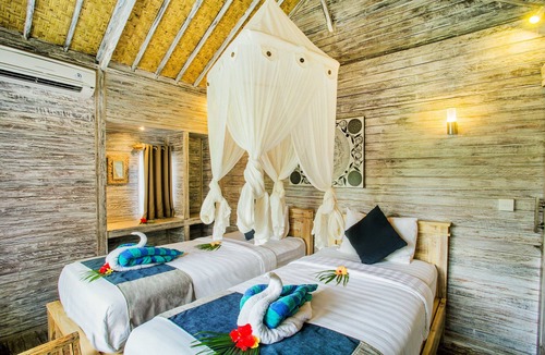 Mushroom Bay Hotel | The Syron Huts Lembongan