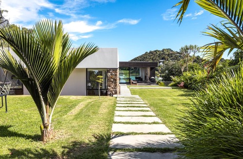 Ostend House | THE TERRACE : Coast & Country
