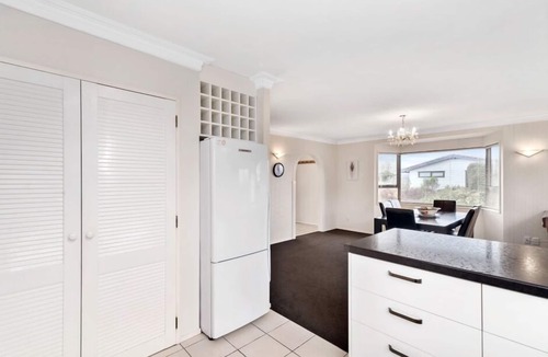 Rotorua House | THE TOP DECK (LONGER DISCOUNTED CORPORATE STAYS ARE WELCOME)