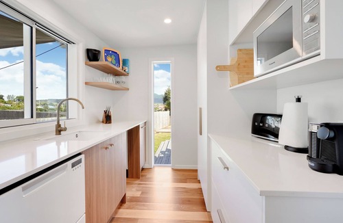 Raglan House | The Ultimate on Bow - Raglan Holiday Home