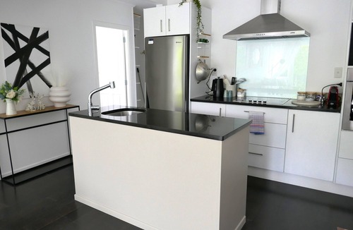 St. Mary's Bay House | The Urban Haven - A serene city retreat, a lovely garden, close to trendy cafes.