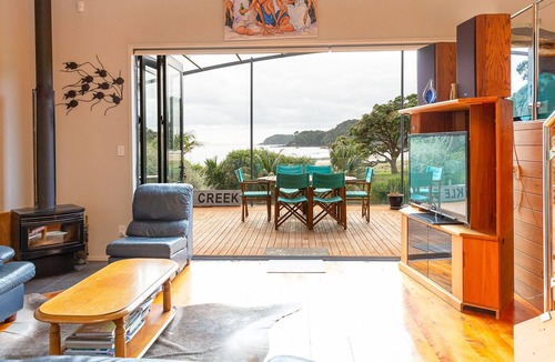 Matapouri House | The Waves at Sandy Bay