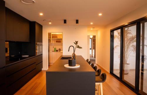 Swansea House | The White House ~ Your ultimate escape!