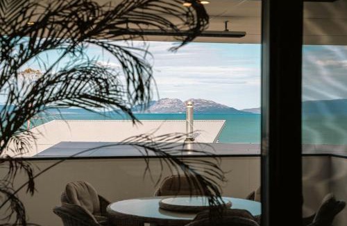 Swansea House | The White House ~ Your ultimate escape!