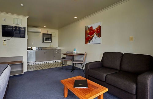 Kaikoura Hotel | The White Morph - Heritage Collection