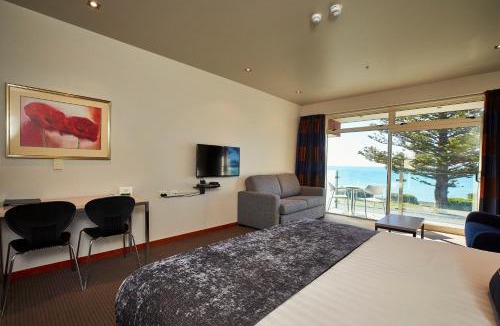 Kaikoura Hotel | The White Morph Motels