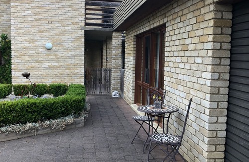 Acton Park Apartment | The Wombat Studio on Acton | Close to airport, beaches, tranquil private setting