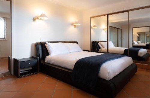Riverside House | The Yard - Comfortable Home in Riverside