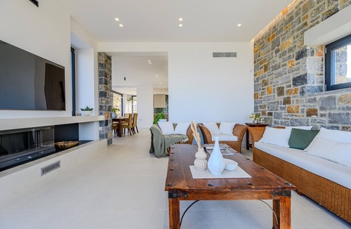 Lygaria Villa | Theasea,beachfront,next to all amenities,Heraklion