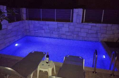 Gouvai House | “Theeporto” Maisonette with pool