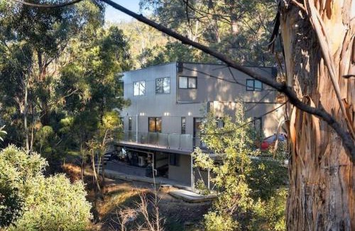 Taroona House | TheTree House Hobart Sleeps 8-2 Bath
