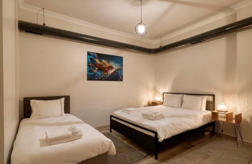 Ortakoy Apartment | This apartment is a 3 bedroom(s), 1.5 bathrooms, located in Beşiktaş, İstanbul.
