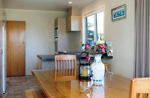 Rainbow Point Cottage | This Bach Has it All - Rainbow Point Holiday Home