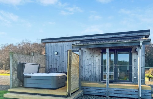 Castle Douglas Ski Chalet | This Studio Lodge is perfect for couples.