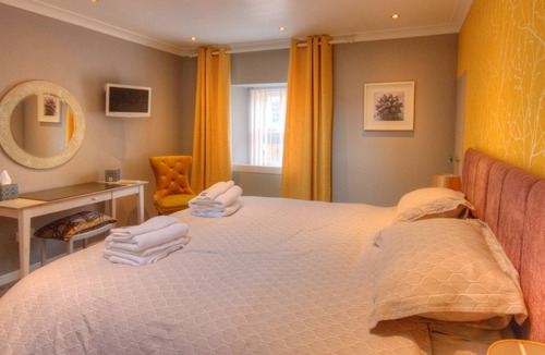 Golspie Apartment | Thistle Apartment - sleeps 4 guests in 2 bedrooms