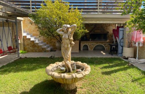 Bralos House | Three islands