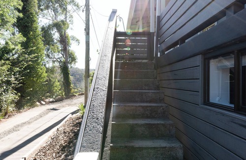 West Launceston House | Thrower Cottage: Gateway to the Cataract Gorge