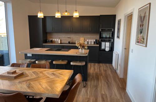 Wick Villa | Thrumster Lodges - 3 Luxurious Self Catering Lodges on the NC500, 2 with Hot Tubs