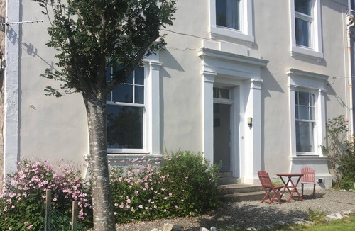 Port Bannatyne Apartment | Tideline. Waterfront ground floor spacious flat with garden and open sea views