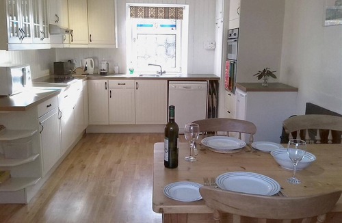 Roybridge Cottage | Tigh Mo Mhiann: Well-equipped cottage with original charm. No smoking no pets.