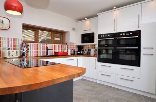Innellan House | Tigh Na Cladach, new Summer 2019, sea front location, pet friendly