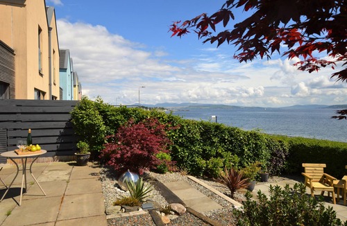 Innellan House | Tigh Na Cladach, new Summer 2019, sea front location, pet friendly