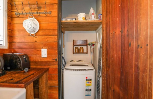 Rotorua Cottage | Timber Retreat - CBD