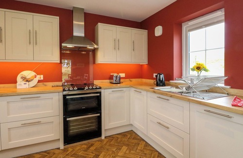 Oban Cottage | TIRLAGGAN ÚR, pet friendly, with open fire in Lismore