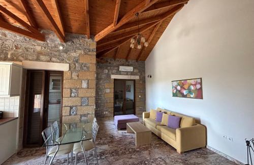 Stoupa Apartment | To Petrino Condo