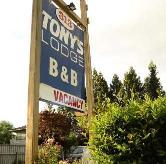 Te Rangiita Bed & Breakfast | Tony's Lodge