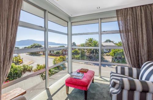 Paraparaumu Beach Bed & Breakfast | Top Floor Bed and Breakfast