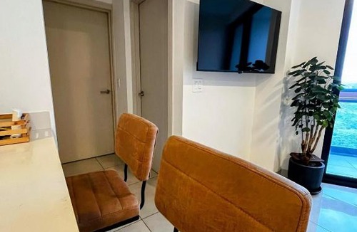 San Jose Apartment | Top-floor overlooking uptown with AC & parking