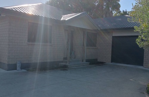 Whakatane House | Top Spot. Very central to town and all amenities. A 10 minute drive to Ohope,
