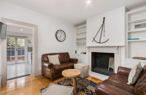 Battery Point House | Tori's Cottage - Stroll to Vibrant Salamanca