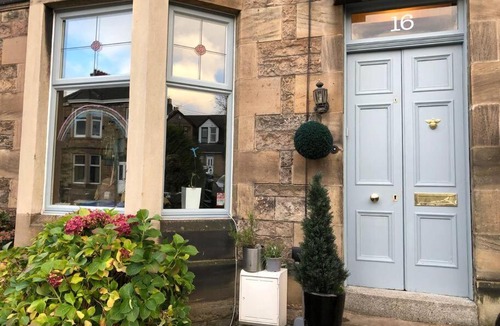 Rutherglen Apartment | Traditional apt close to city centre & Hampden