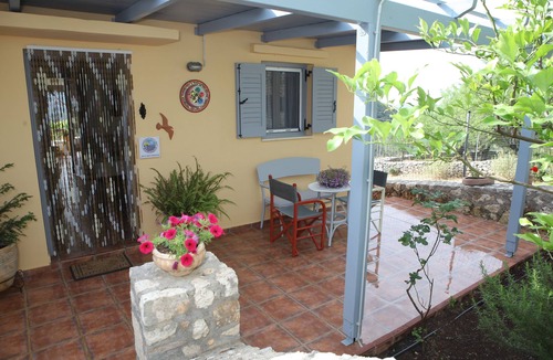 Argostoli Villa | Traditional, family friendly country villa with private pool