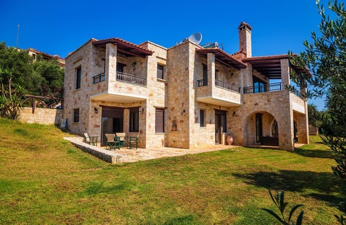 Polemarchi Villa | Traditional Holiday Villa with Panoramic View