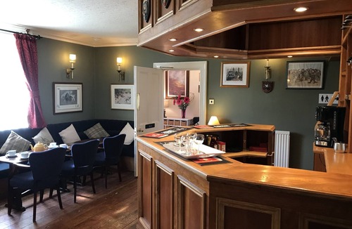 Calvine House | Traditional Scottish Lodge with countryside views