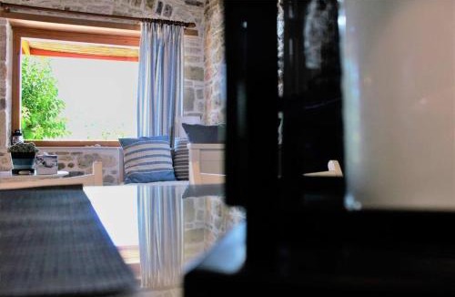 Pylos-Nestoras Apartment | Traditional Stone House at Great Location