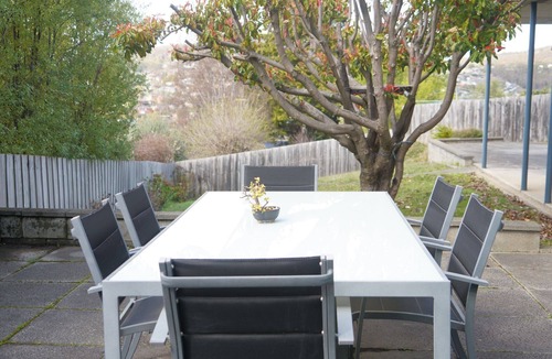 Lenah Valley Apartment | Tranquil Retreat
