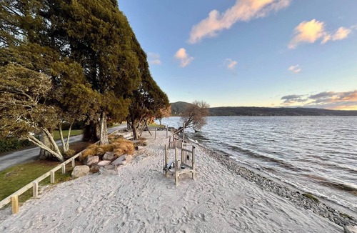 Rototai House | Tranquil Retreat with Breathtaking Lake Views: Renowed for Trout Fishing