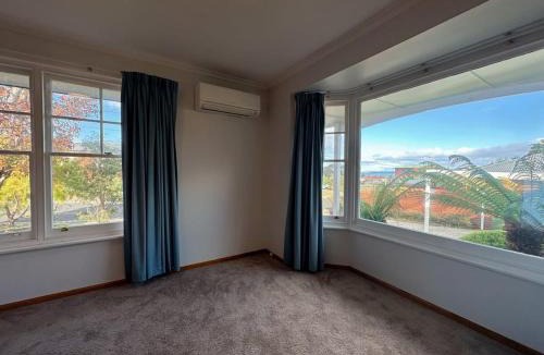 Howrah House | Tranquil Sunlit Retreat close to CBD and Airport