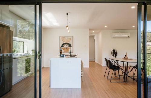 South Launceston House | Tree Top Haven ITAS - Hosted by L'Abode