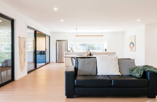 South Launceston House | Tree Top Haven ITAS - Hosted by L'Abode