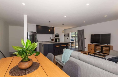 Lynmore House | Tree Walk Townhouse | Walk to the Forest with Spa