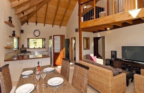 Tairua Cottage | Treetop Oasis - Tairua Executive Holiday Home