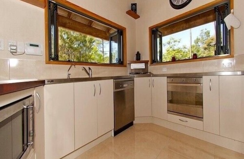 Tairua Cottage | Treetop Oasis - Tairua Executive Holiday Home